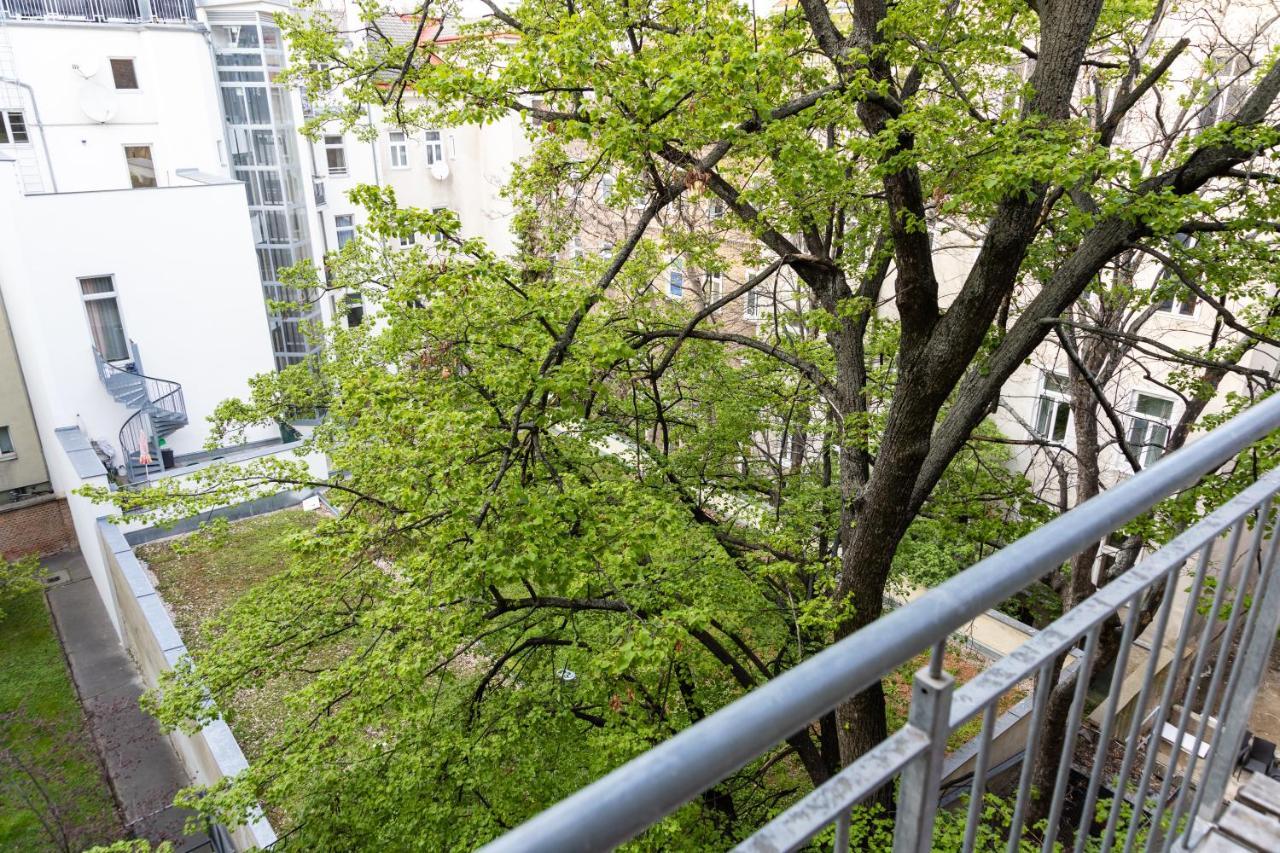 Moonlight Apartment With Porch Near Schoenbrunn And Westbahnhof Viyana Dış mekan fotoğraf